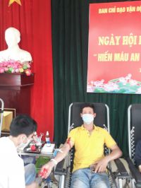 Công đoàn viên tham gia hiến máu tình nguyện